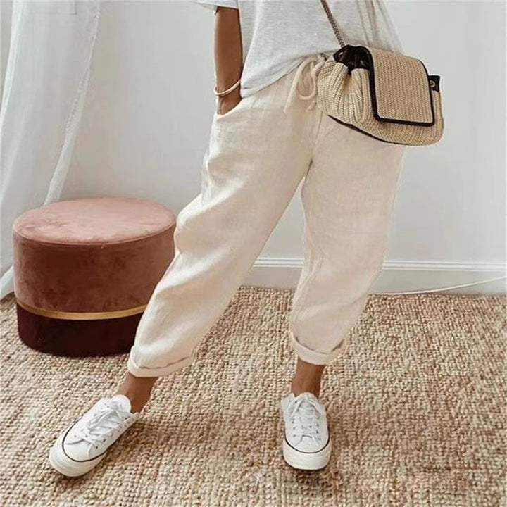 Practical women's bottoms: chino pants with elastic waist for ultimate comfort.