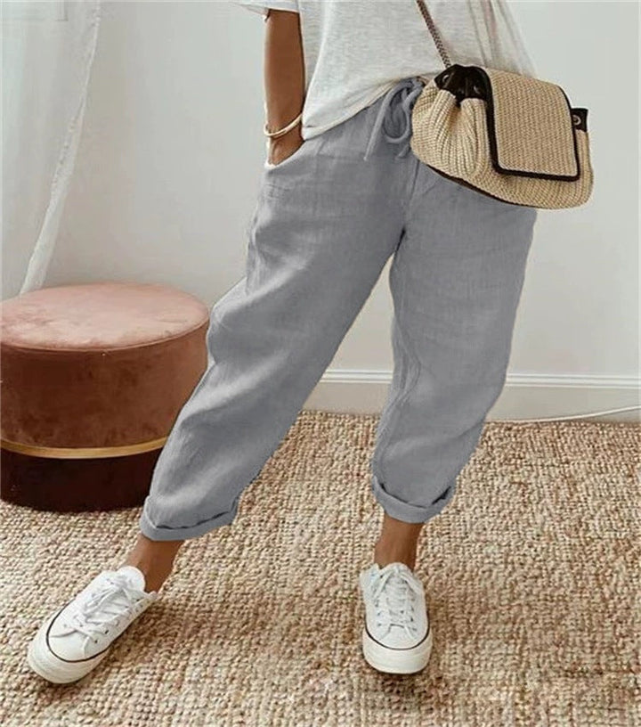 Fashionable women's everyday chinos, featuring a comfortable elastic waistband.