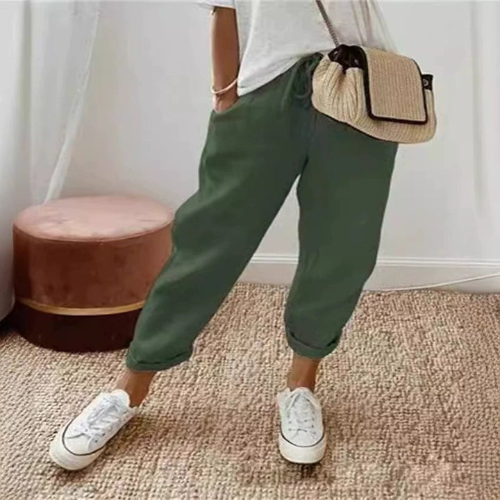 Soft & durable women's chino pants, featuring a practical elastic waistband.