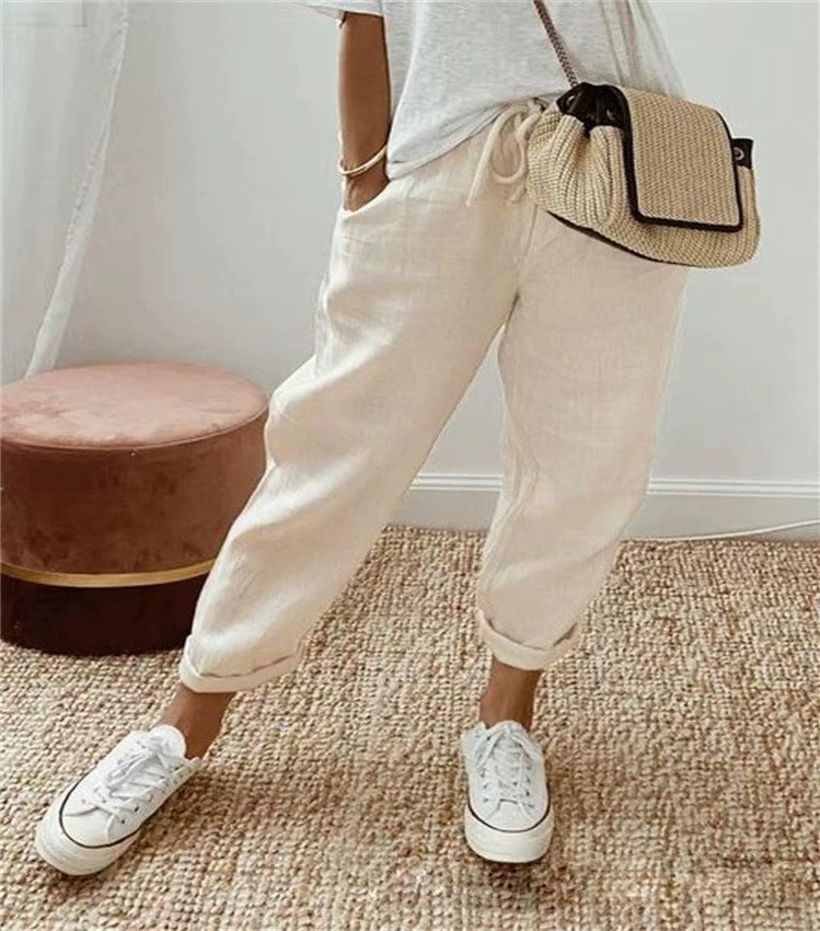 Women's comfortable bottoms: versatile chino pants with an elastic waist for everyday.