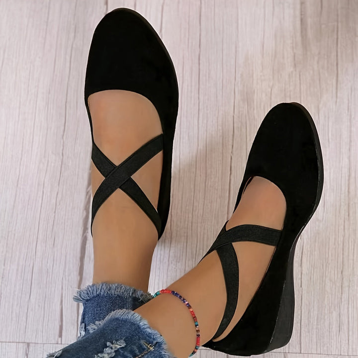 Elegant black women's flat wedge sandals, designed for all-day comfort and versatile wear.