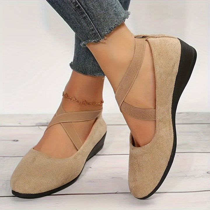 Stylish women's comfortable flat wedge sandals, perfect for elegant summer and casual outfits.