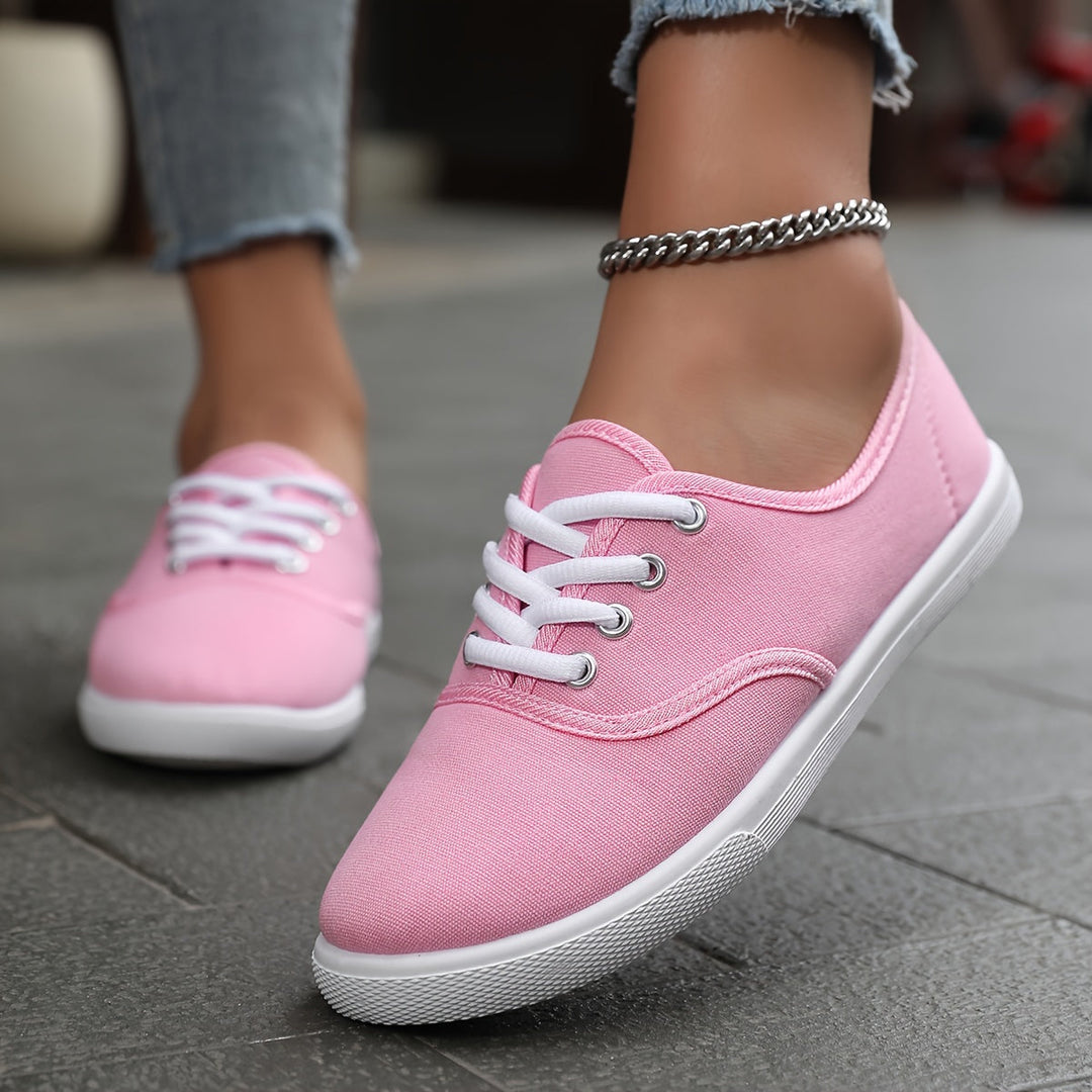 Women's casual low-top lace-up canvas sneakers, offering comfort and classic style for daily wear.
