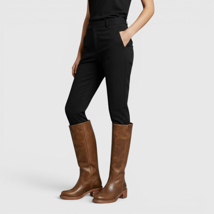 Non-slip sole of women's comfortable mid-calf orthopaedic fall boots, perfect for secure autumn & winter walking.