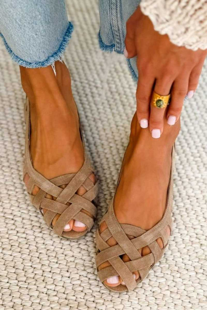 Women's comfortable open toe flat cross-strap sandals, perfect for summer casual wear.