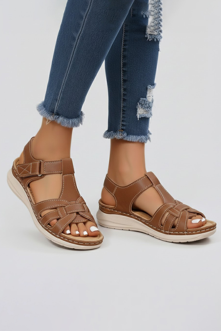 Lightweight women's open-toe strap sandals, designed for summer comfort and casual everyday footwear.