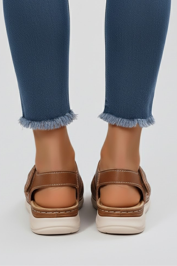 Classic women's open-toe strap sandals for summer, providing comfort and simple style for everyday wear.