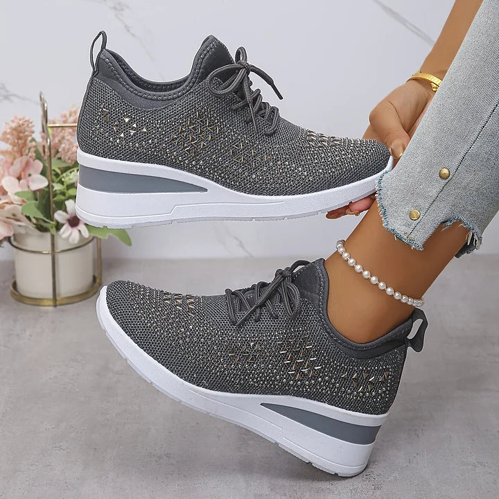 Casual women's walking shoes with orthopaedic support and plush comfort.