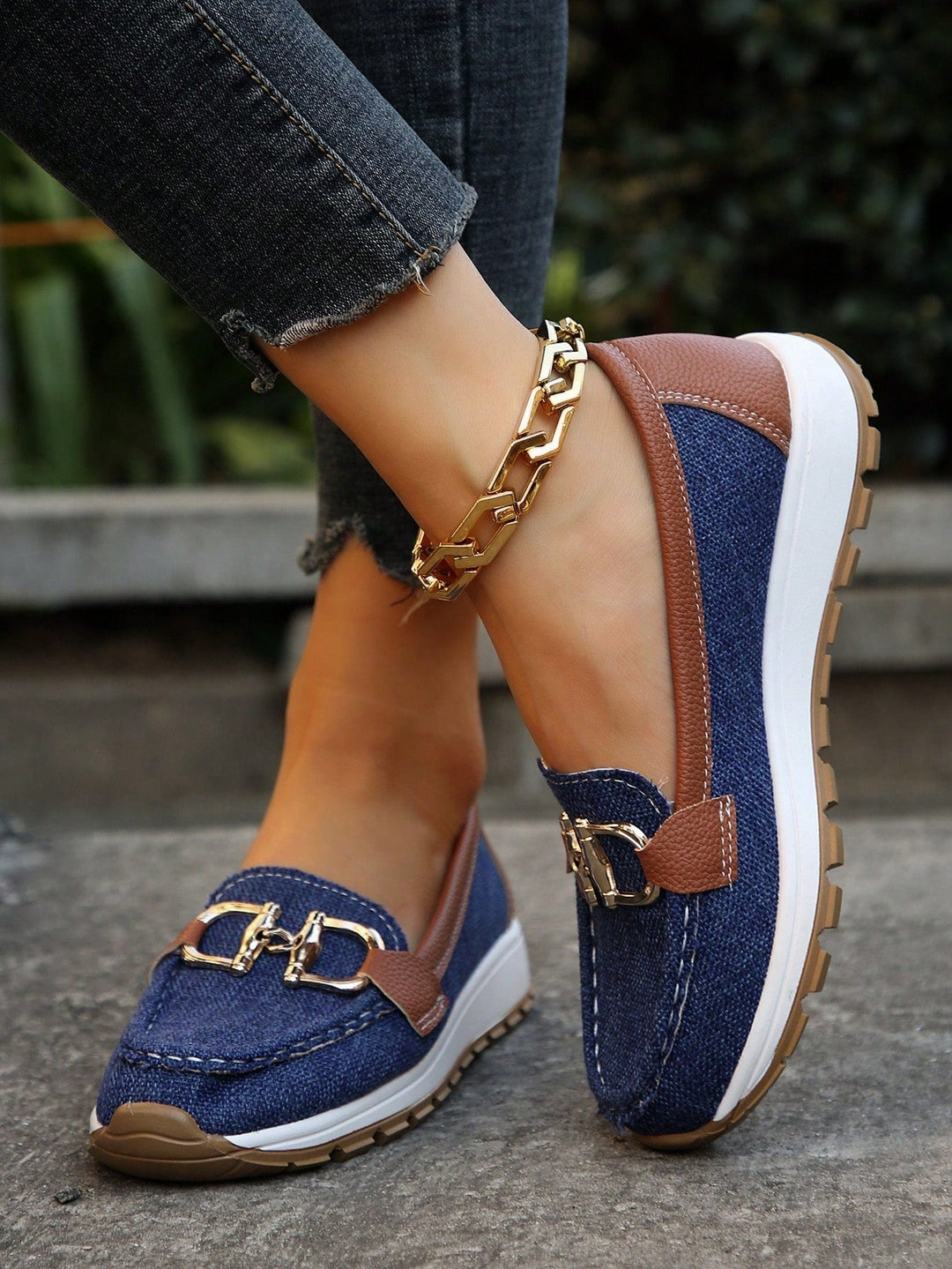 Close-up of women's orthopedic comfort loafers, highlighting the cushioned sole & casual design.