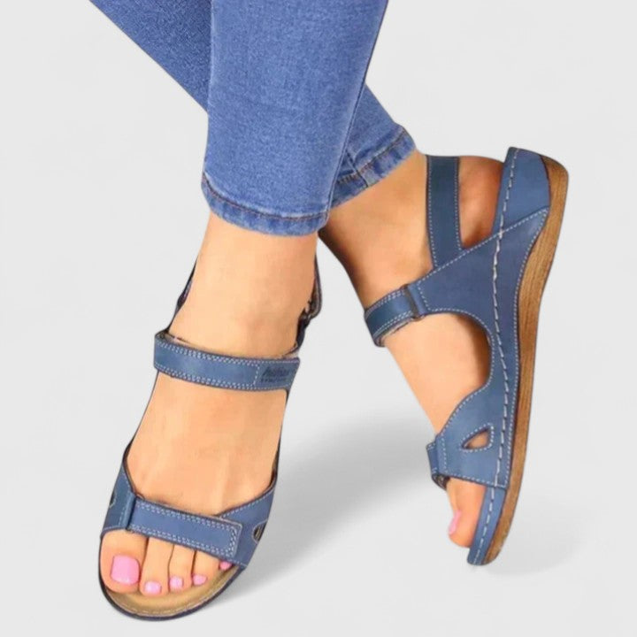 Comfortable women's orthopedic sandals with arch support, perfect for stylish summer wear.