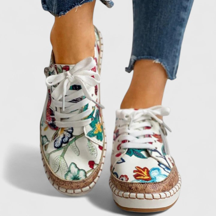Comfortable women's walking shoes, orthopedic and supportive, ideal for long walks and daily wear.