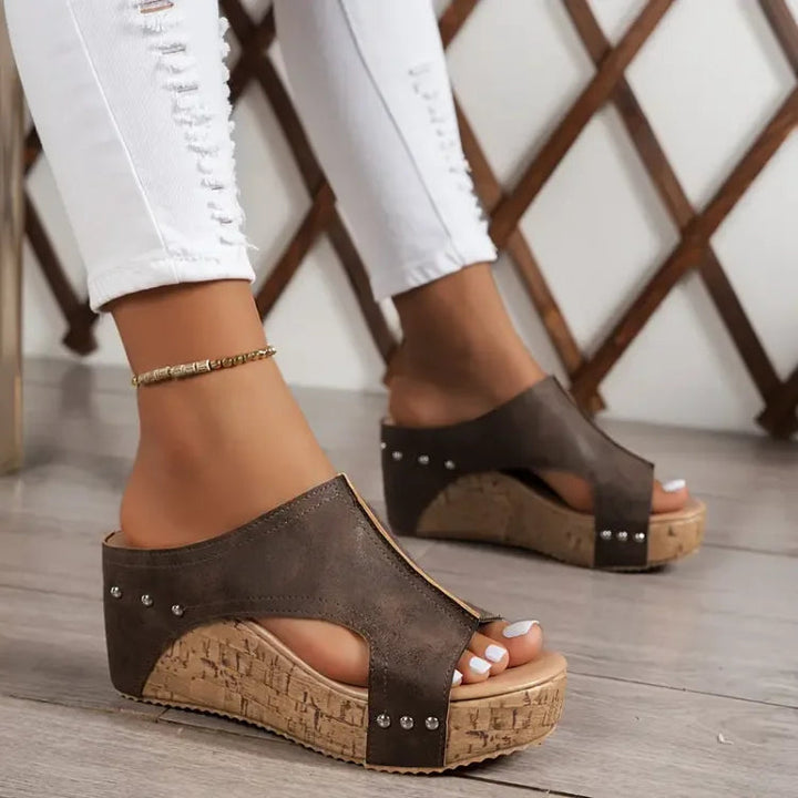 Comfortable women's open-toe wedge sandals, offering orthopedic support for everyday wear.
