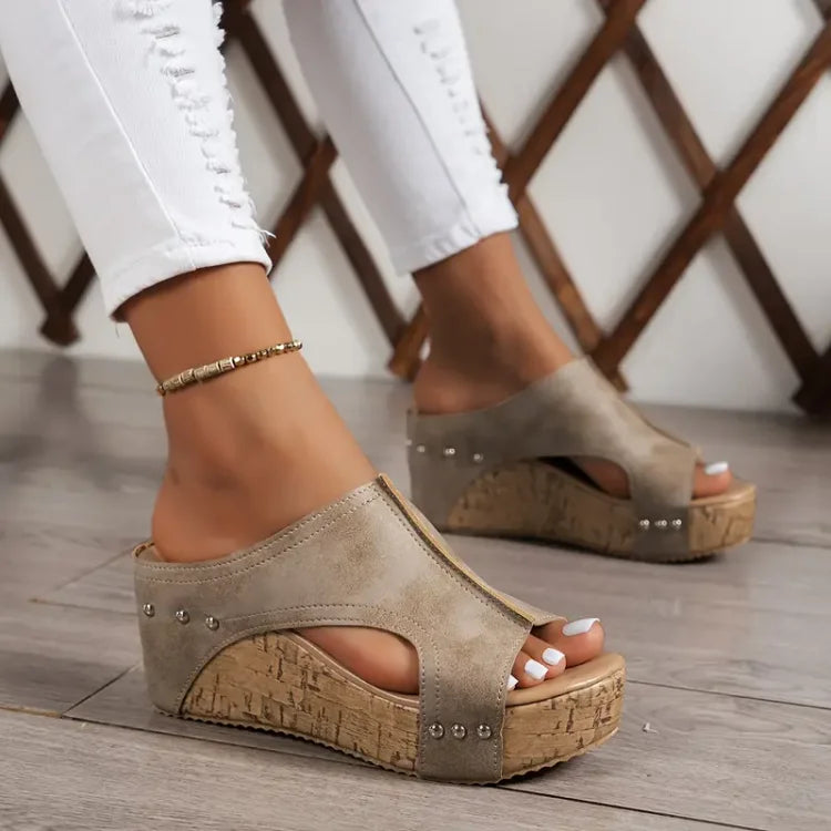 Stylish women's open-toe wedge sandals, designed for comfort and orthopedic support in summer.