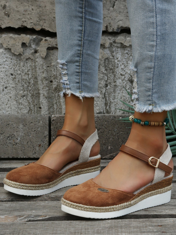 Women's comfortable orthopedic woven sandals with cushioned arch support, perfect for summer casual wear.
