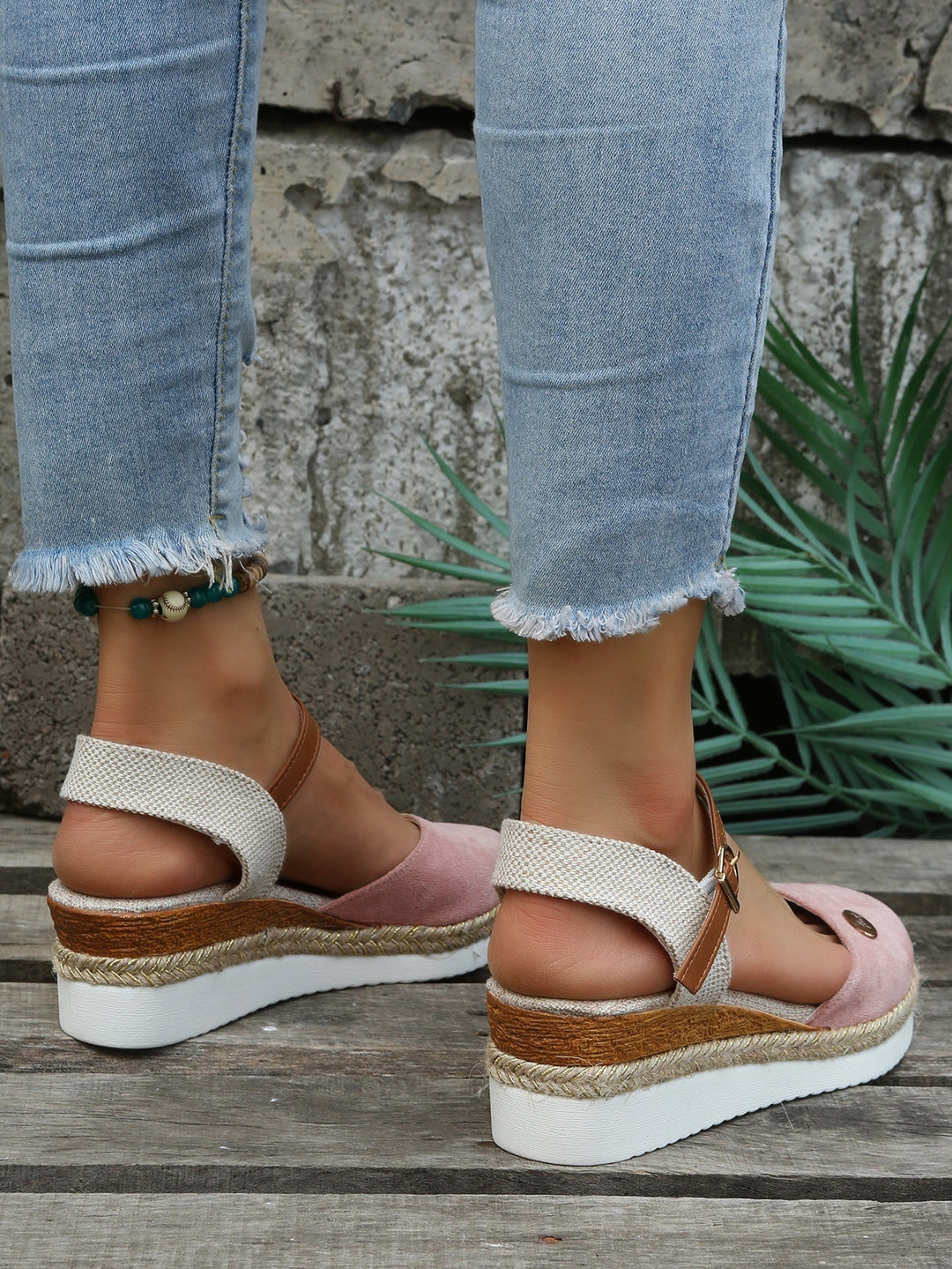 Summer-ready women's orthopedic sandals with a comfortable woven design, offering supportive relief for your feet.