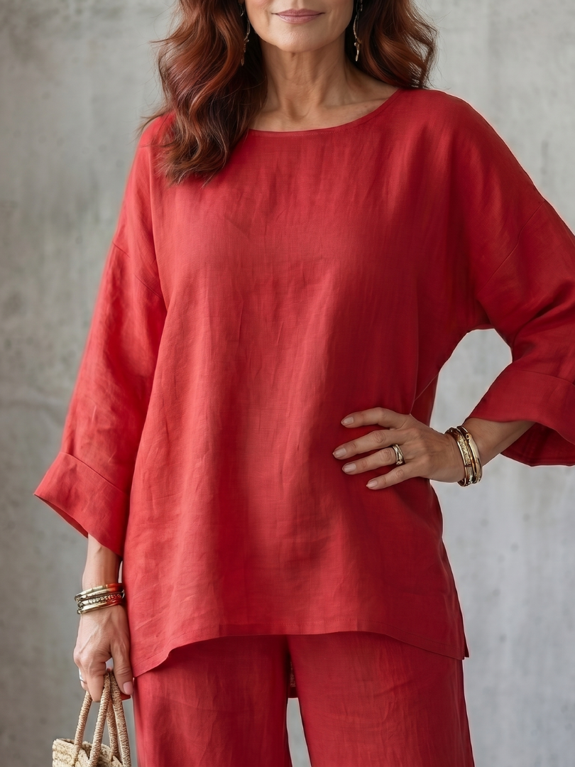 Women's versatile travel outfit: oversized tunic & wide-leg pant set for effortless casual style.