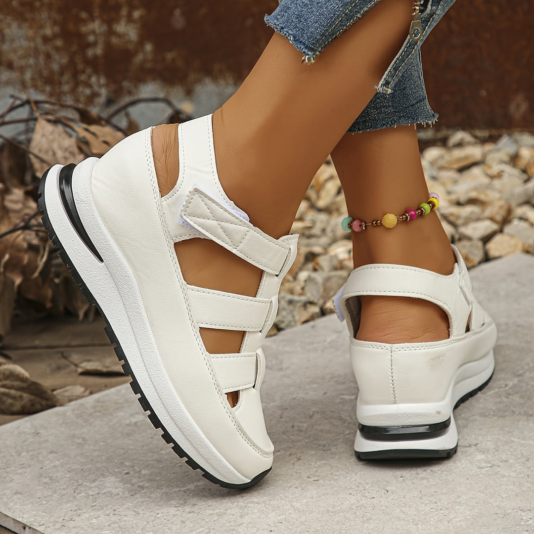 Fashionable platform sandals for women, designed for comfortable walking and summer fashion.