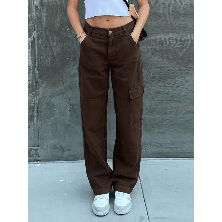 Women's comfortable relaxed-fit cargo trousers, versatile for everyday style.