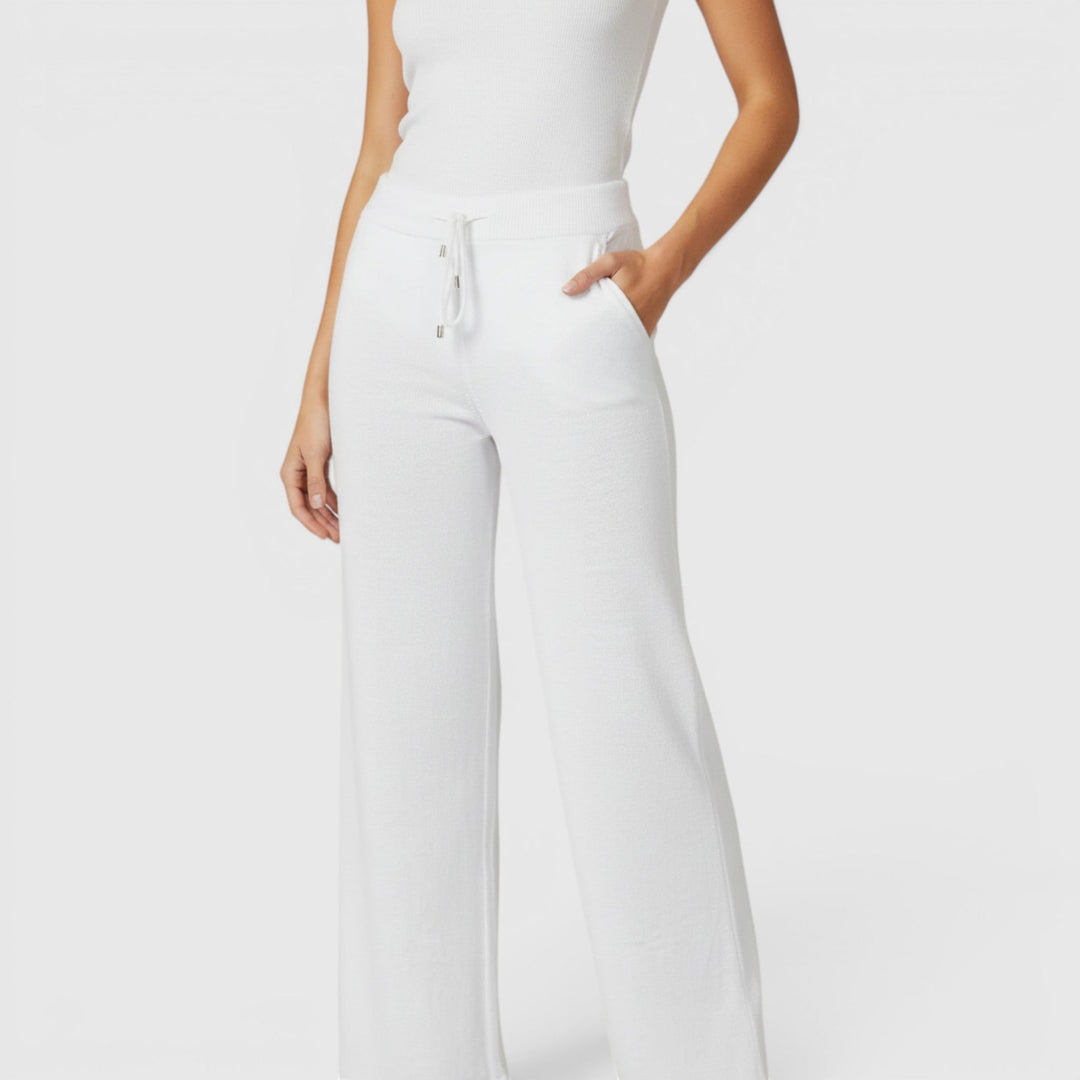 Women's relaxed fit drawstring pants, designed for ultimate comfort and everyday versatility.