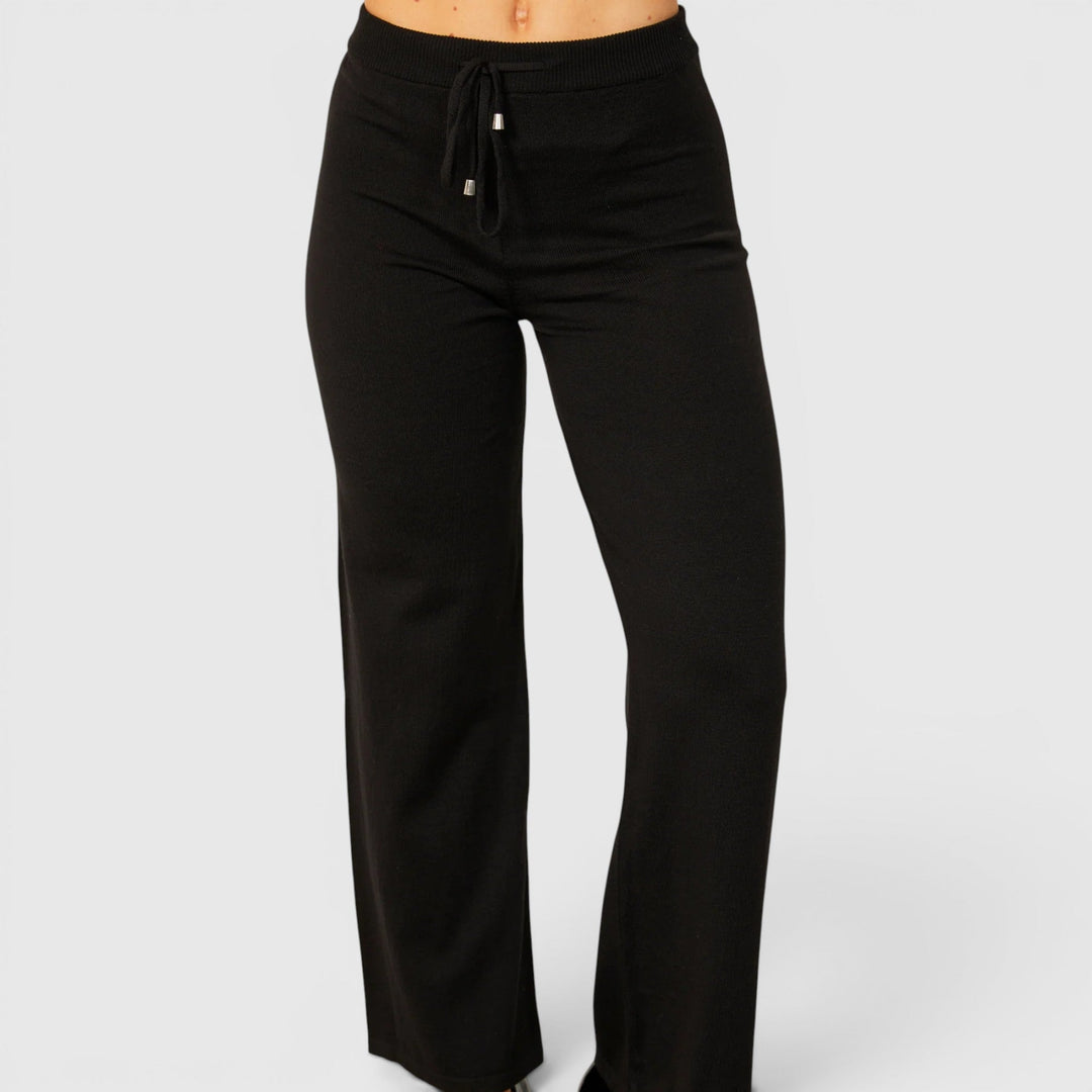 Comfortable women's casual pants, ankle-length and relaxed fit for chic lounge style.