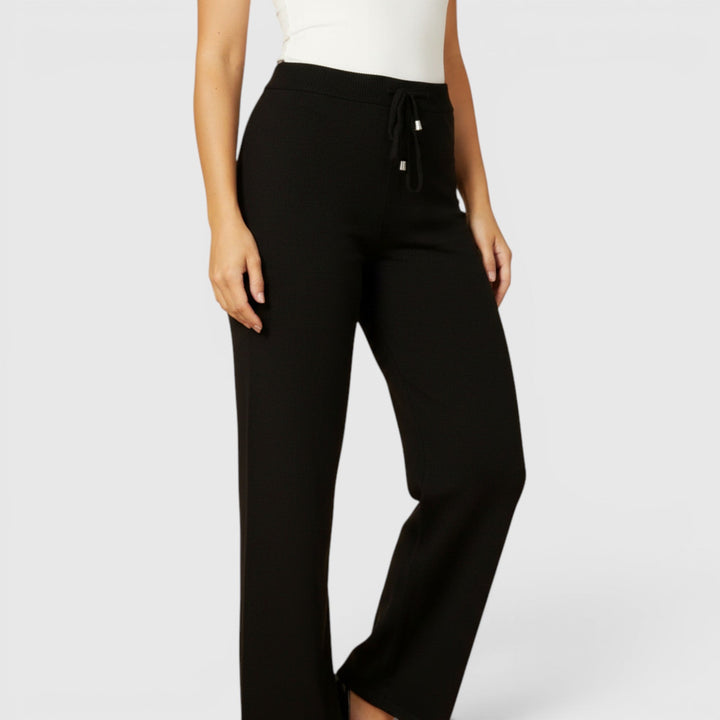 Versatile women's lounge pants, comfortable relaxed fit with drawstring for everyday fashion.