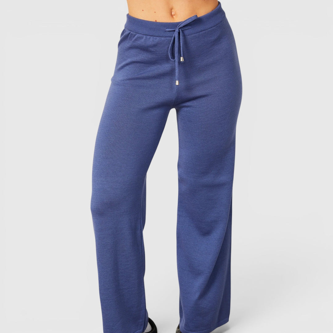 Chic women's ankle-length drawstring lounge pants, offering versatile comfort.