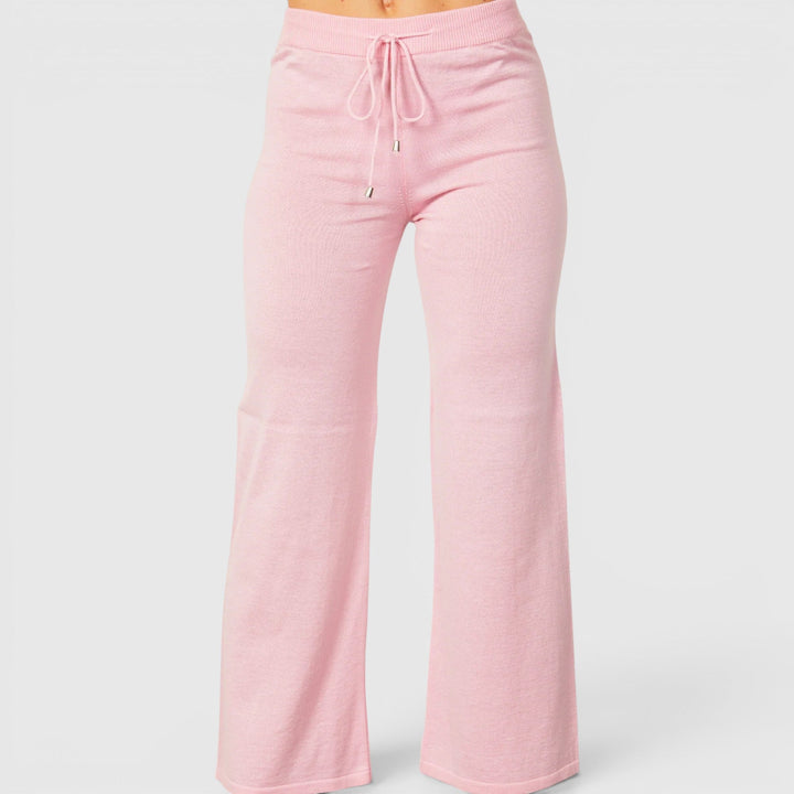 Versatile women's drawstring pants, relaxed fit and ankle length for everyday comfort.