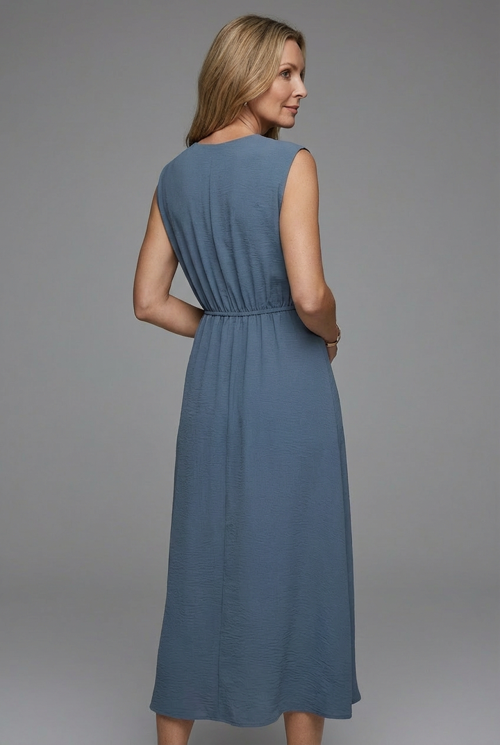 Soft, comfortable women's sleeveless midi dress with a round neck, perfect for casual spring and summer wear.