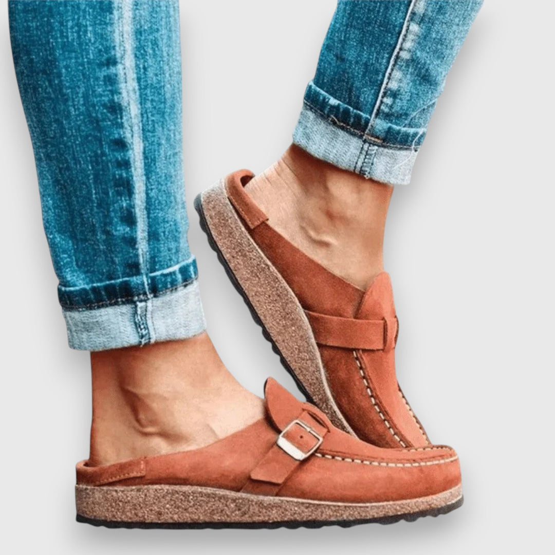 Comfortable women's sandals with arch support, designed for everyday style and casual footwear needs.