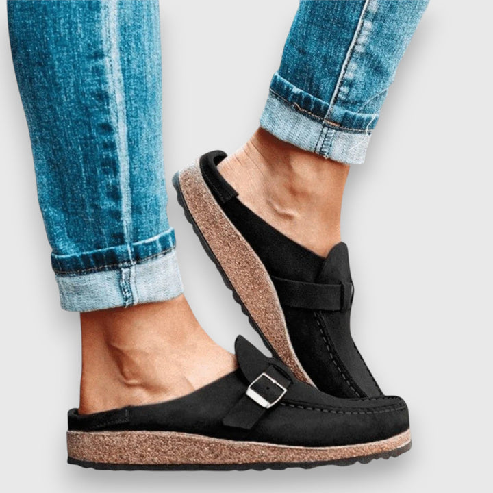 Soft & comfortable women's sandals with arch support, great for casual summer outings or everyday use.