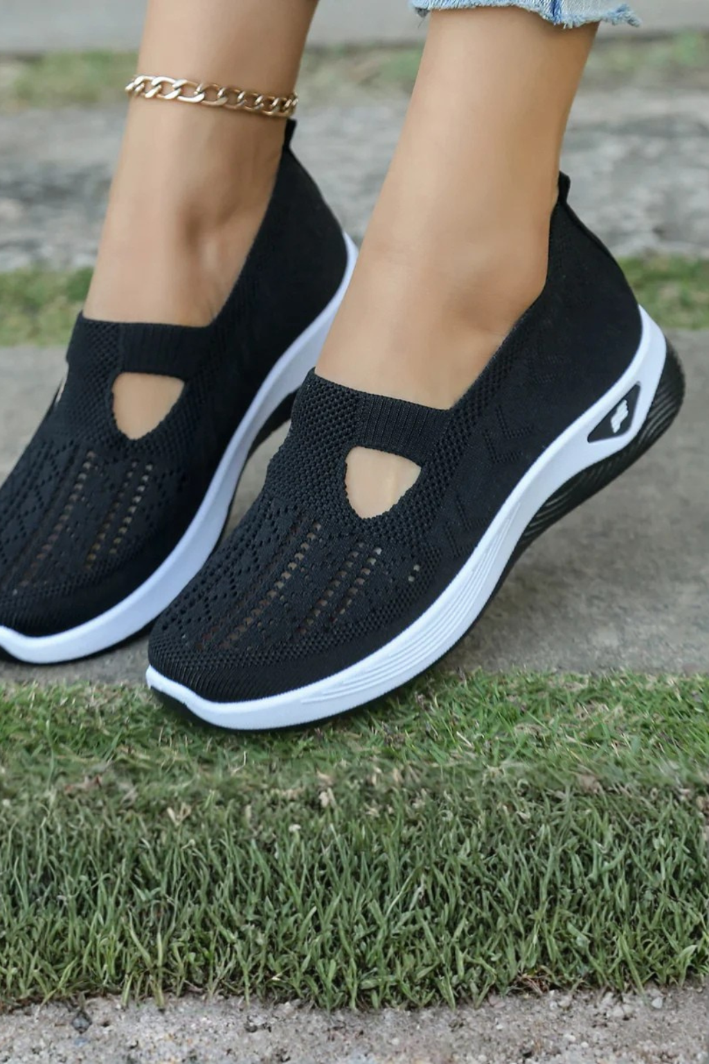 Versatile women's slip-on shoes, combining comfort and effortless style for casual outfits.