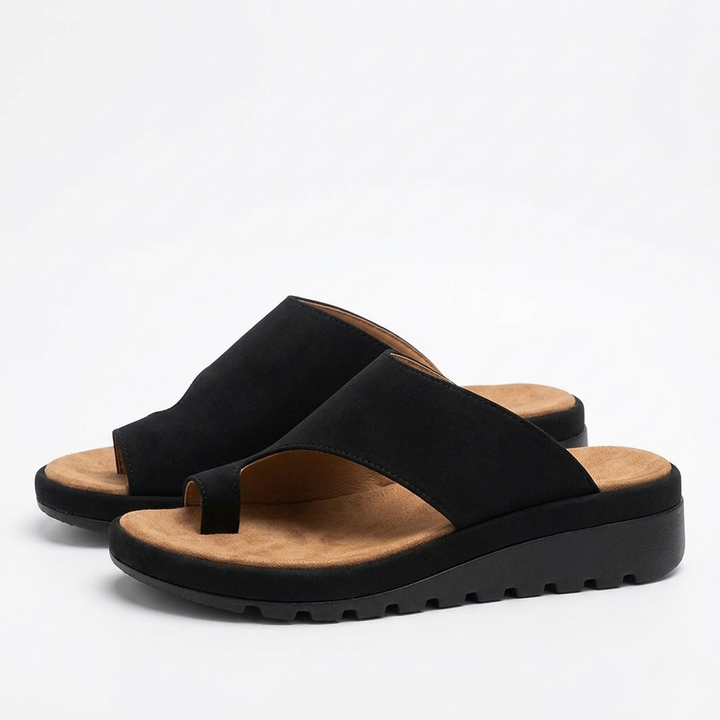 Stylish black women's toe ring slide sandals with a non-slip sole, offering ultimate comfort.