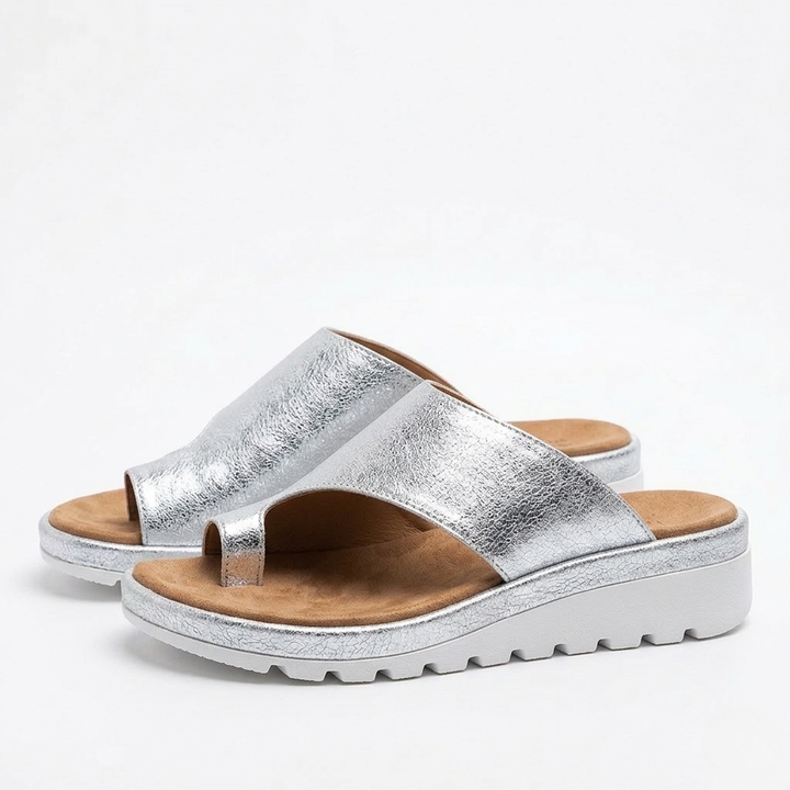 Women's non-slip toe ring slide sandals, a versatile & comfortable choice for all your summer adventures.