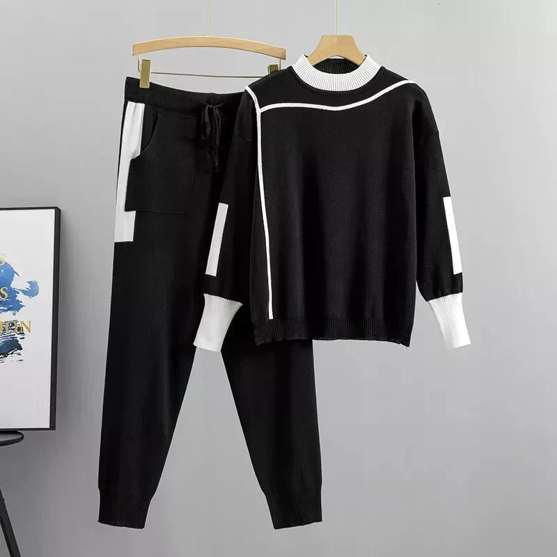 Stylish women's two-piece jogger set. Cozy long sleeve top and matching comfortable joggers for relaxation.