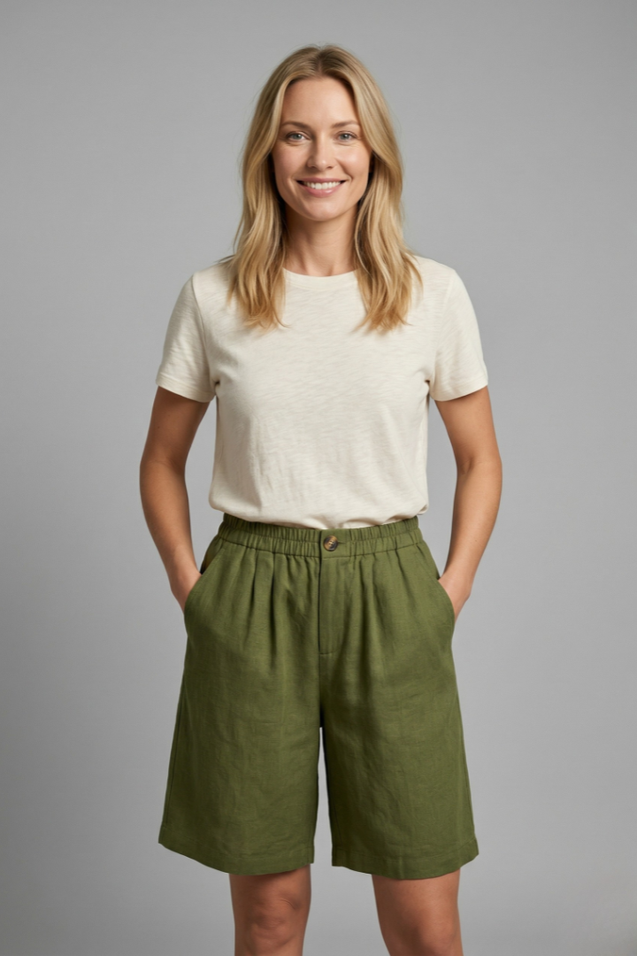 Loose fit women's shorts with elastic waist & side pockets, ideal for everyday casual comfort.