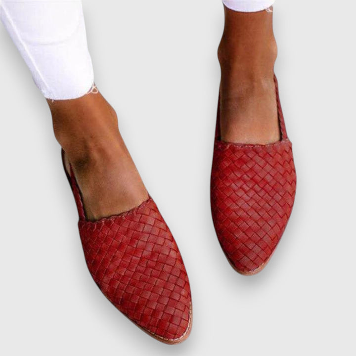 Stylish women's slip-on sandals featuring an open-toe design & ergonomic arch support for everyday comfort.