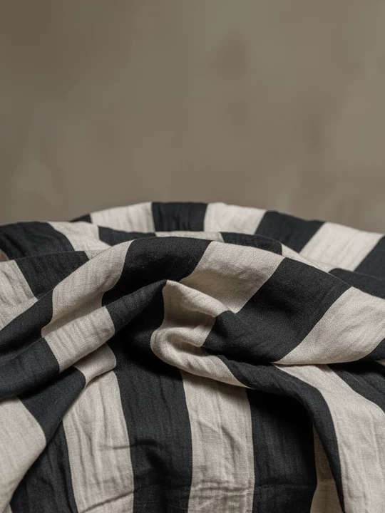 Versatile women's colour-block top & striped trousers, a comfy two-piece casual loungewear set.