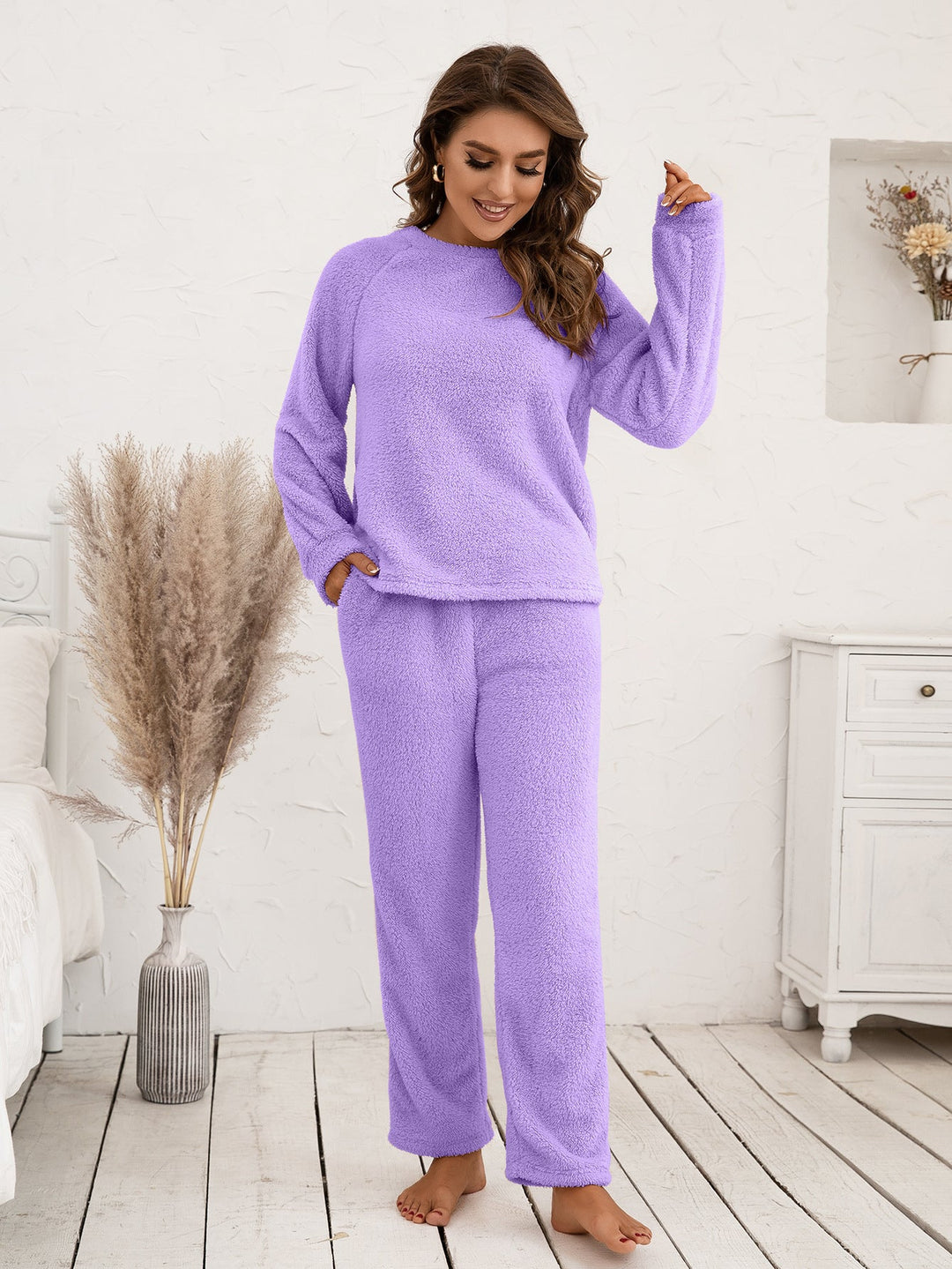 Versatile women's nightwear: a cozy fleece pajama set for all seasons