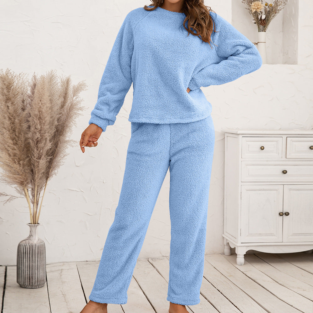 Stylish women's nightwear: a fleece pajama set for ultimate comfort