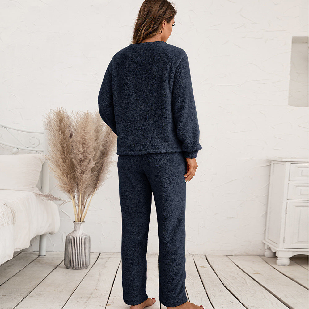 Women's long sleeve fleece pajamas for a cozy and comfortable night's sleep