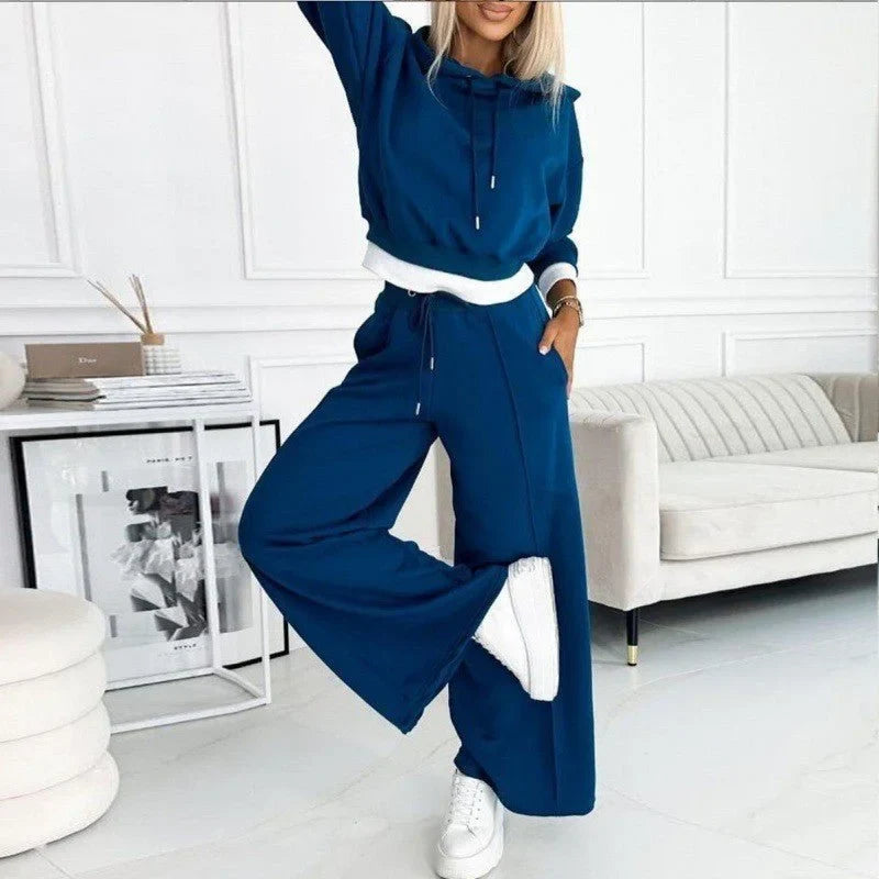 Luxuriously soft women's cozy set with an oversized hoodie and flowing wide-leg pants. Ultimate comfort loungewear.
