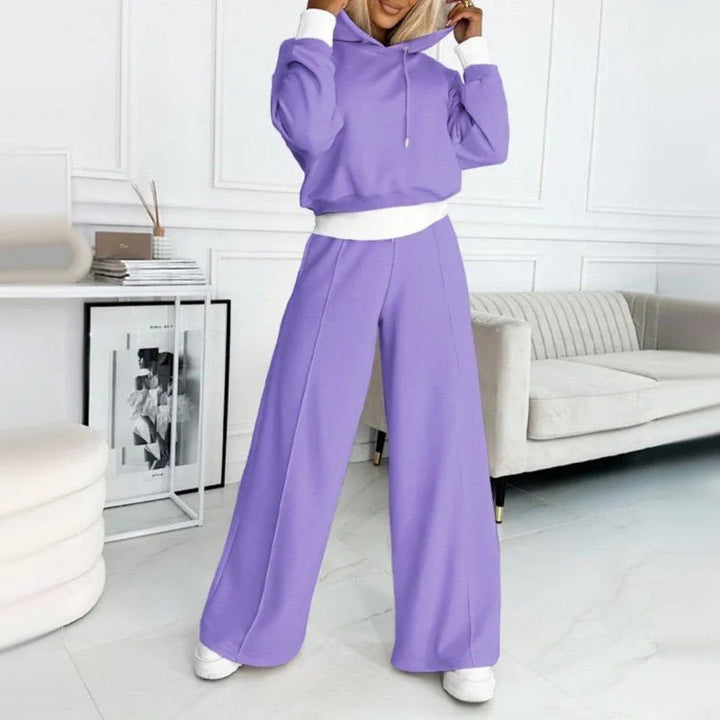 Chic women's loungewear set: warm hoodie & wide-leg pants. Ideal for fall styles, cozy comfort, and relaxed days.
