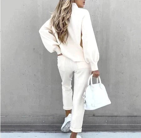 Relaxed women's sweater and jogger set, perfect casual two-piece loungewear for ultimate comfort.