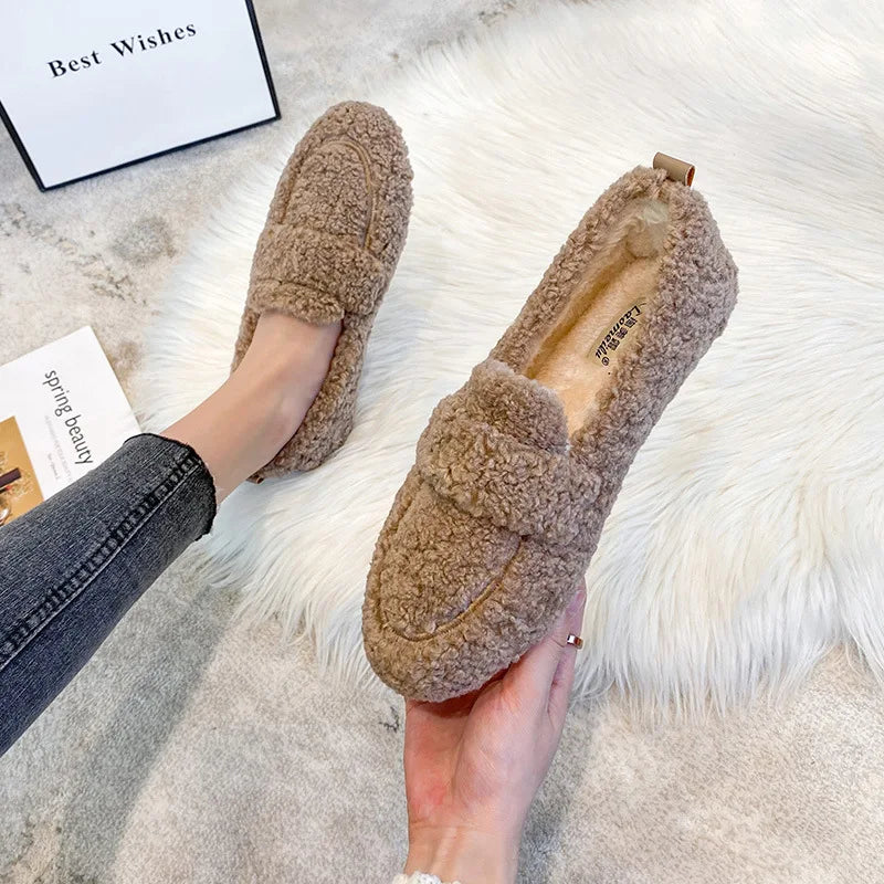 Stylish women's Lana teddy loafers in soft, warm faux fur, perfect for casual winter comfort.