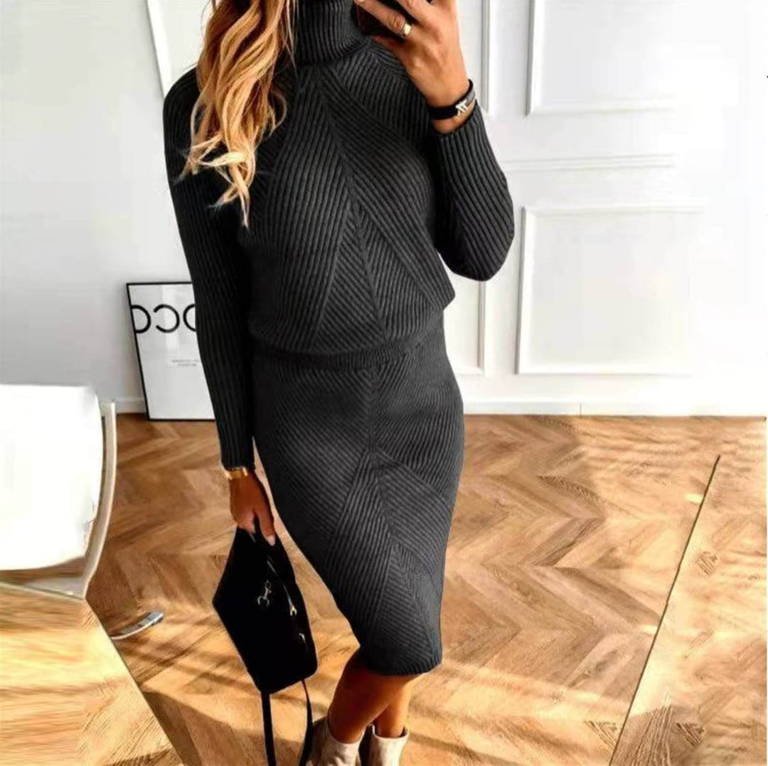 Stylish women's long-sleeve midi jumper dress, offering comfortable and versatile everyday fall/winter fashion.