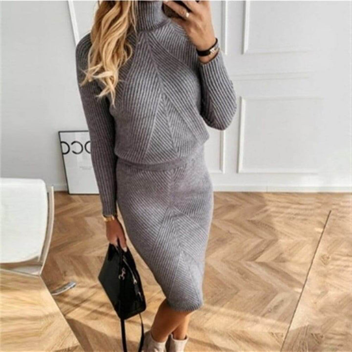 Chic women's long-sleeve midi jumper dress; a cozy, versatile, & comfortable choice for fall/winter casual wear.