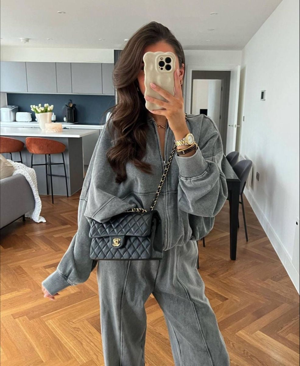 Soft, cozy women's matching loungewear set, ideal for relaxed days and comfortable living.