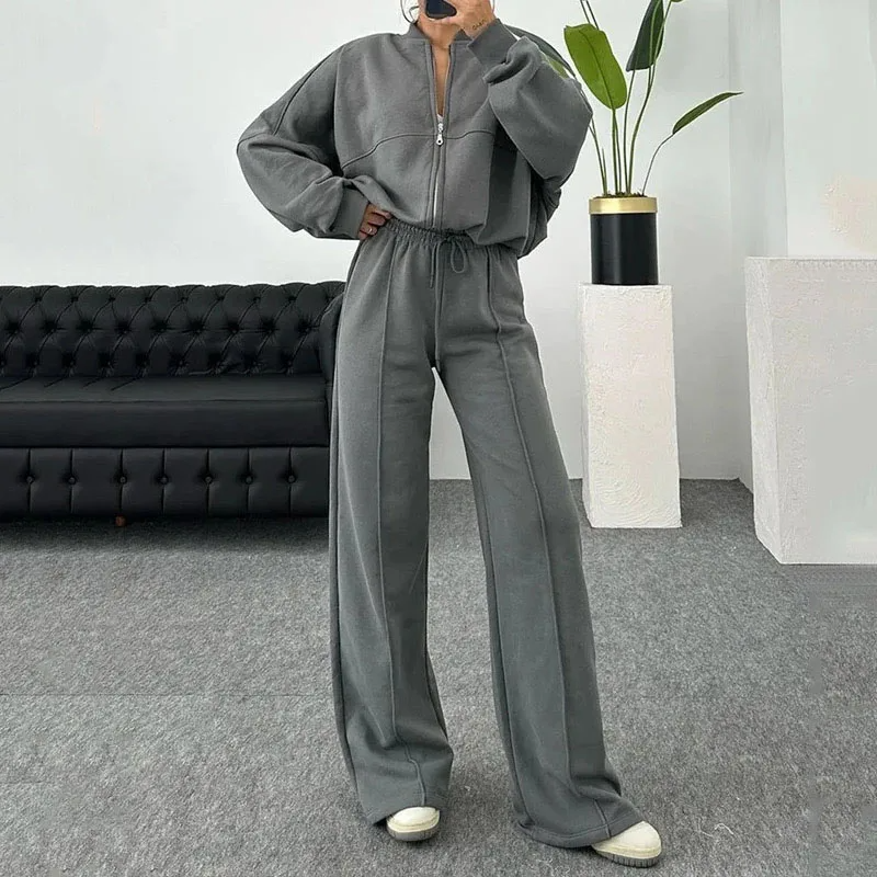 Chic women's loungewear two-piece set, offering a cozy and stylish outfit for home or errands.