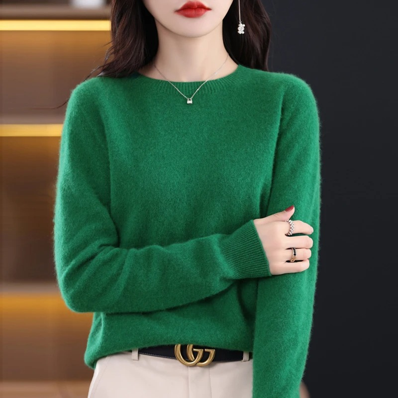 Elegant women's pullover sweater, cozy round neck design for fall fashion.