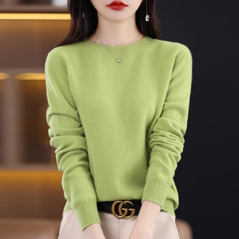 Versatile women's cozy round neck pullover, elegant for everyday fall style.